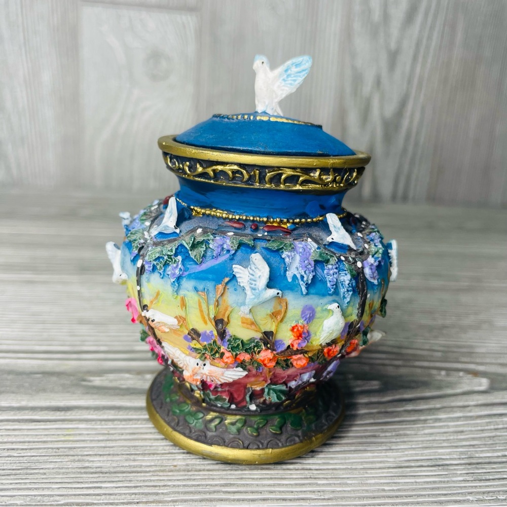 Vintage Flying 3D Doves Birds Floral Lidded Trinket Box music box stash box